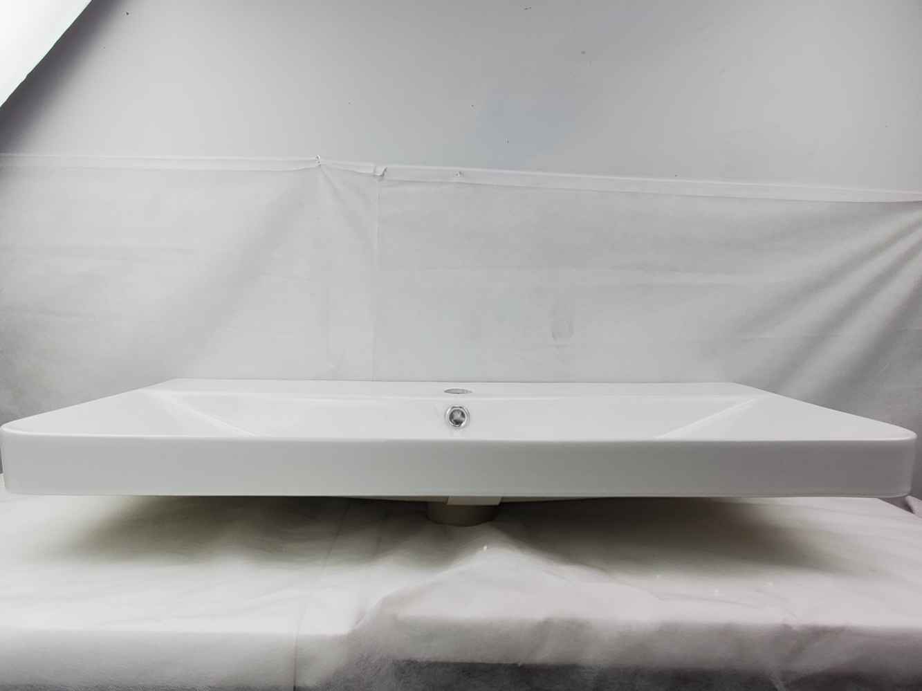 31.89-in. W 15.55-in. D Ceramic Top In White Color For 1 Hole Faucet