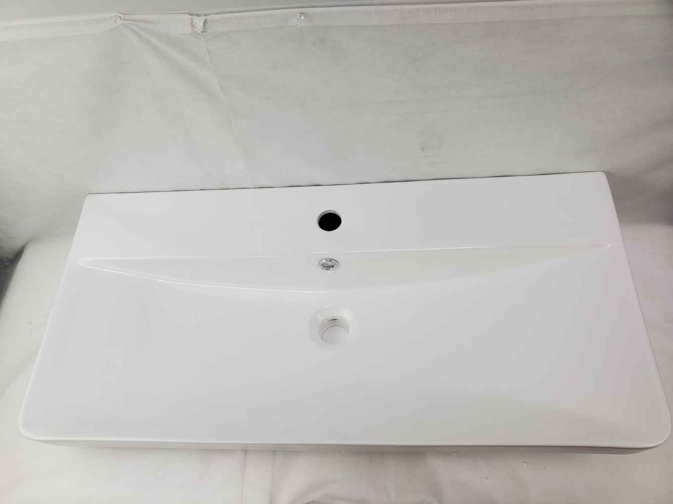 31.89-in. W 15.55-in. D Ceramic Top In White Color For 1 Hole Faucet