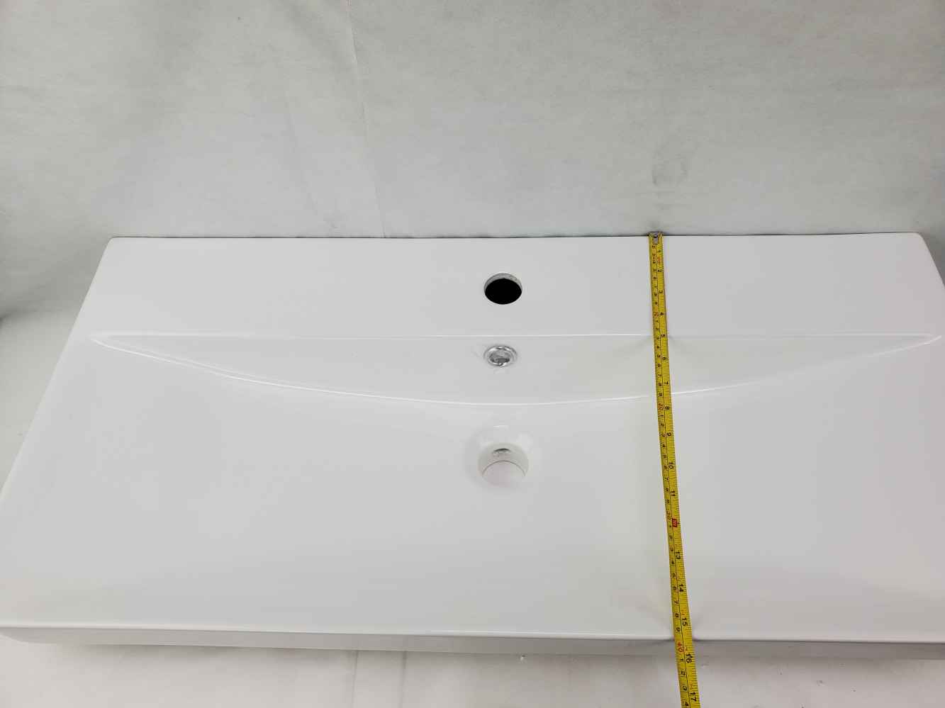 31.89-in. W 15.55-in. D Ceramic Top In White Color For 1 Hole Faucet