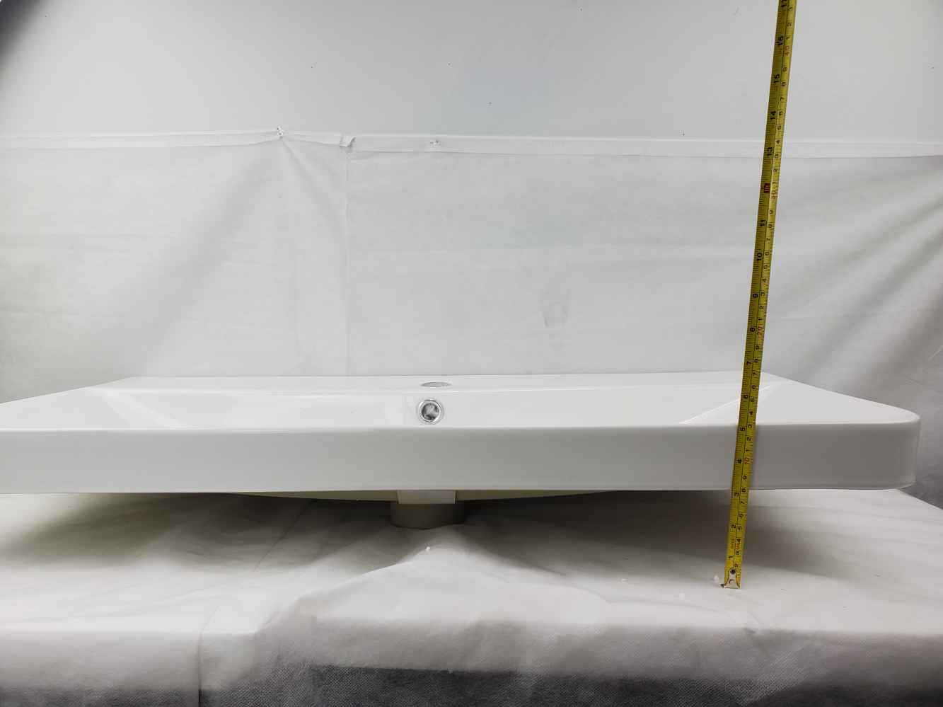 31.89-in. W 15.55-in. D Ceramic Top In White Color For 1 Hole Faucet