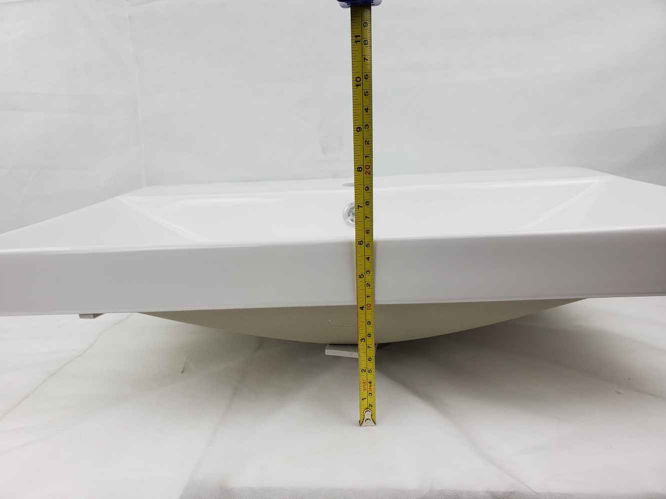 23.86-in. W 15.51-in. D Ceramic Top In White Color For 1 Hole Faucet