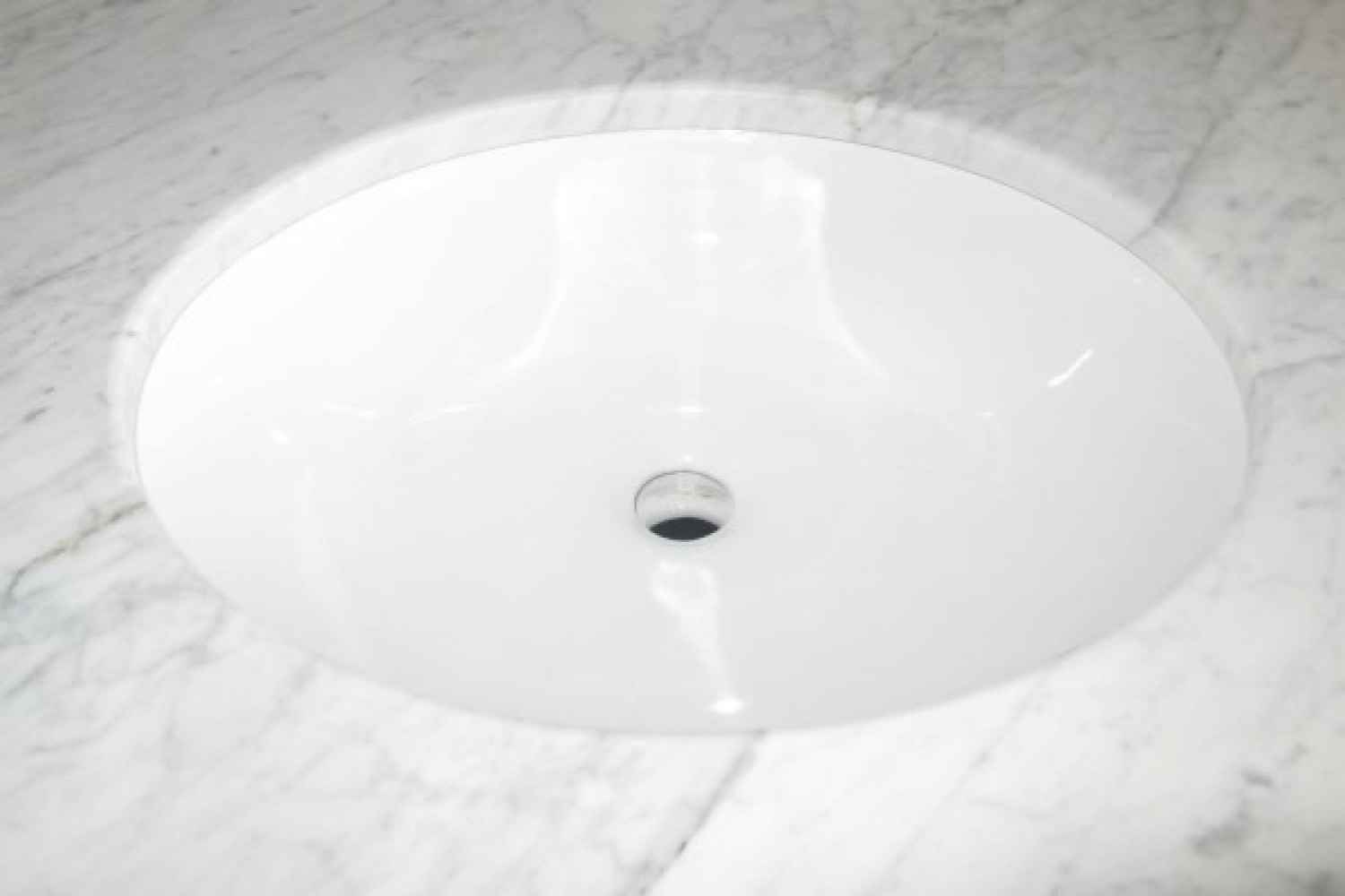 18.125-in. W CUPC Oval Bathroom Undermount Sink Set In White - Black Hardware - Overflow Drain Incl.