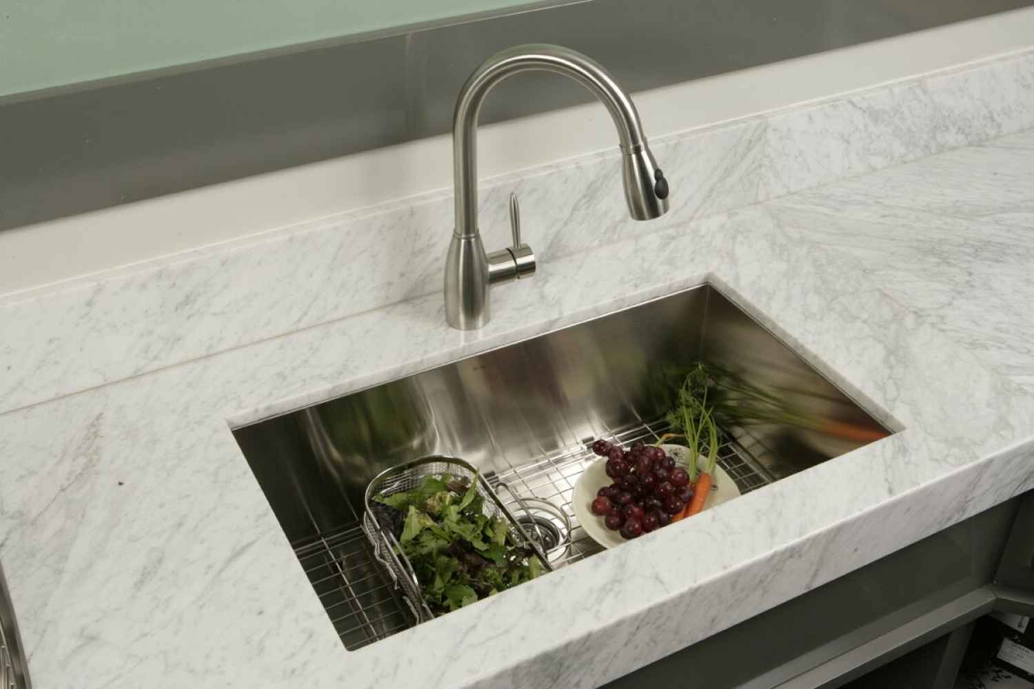 20.5-in. W CSA Approved Stainless Steel Kitchen Sink With 1 Bowl And 18 Gauge