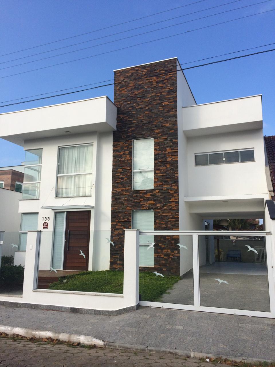 Sobrado com 4 quartos a 100 metros da Prainha - foto 1