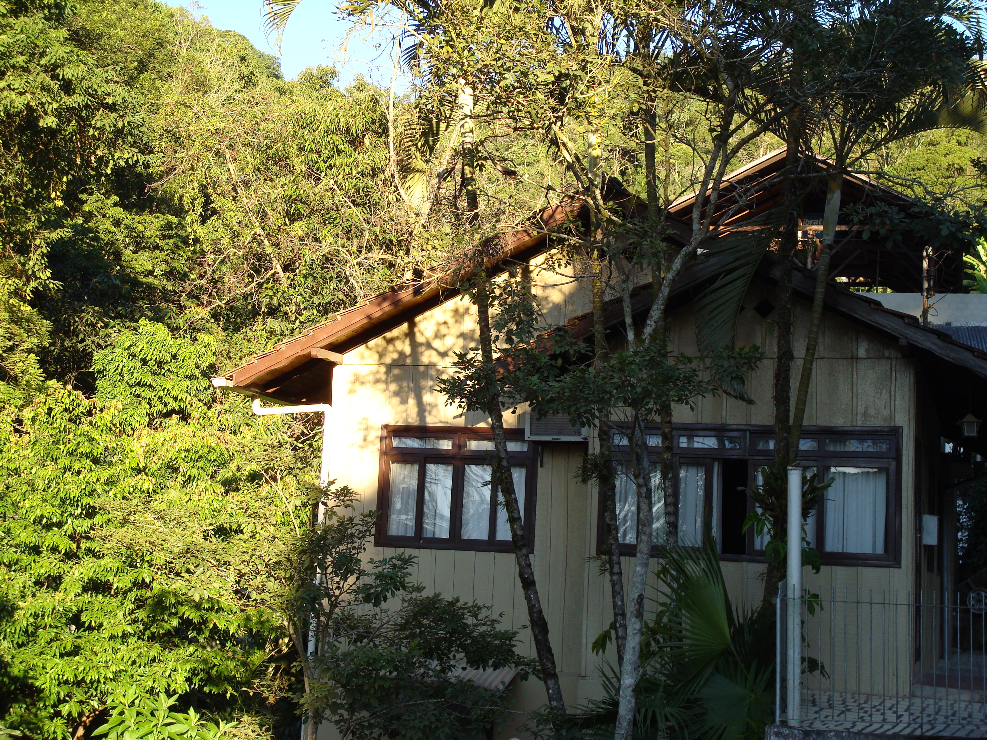 Casa com mais 3 quitinetes para investidores / Exatos 2 km do centro - foto 1