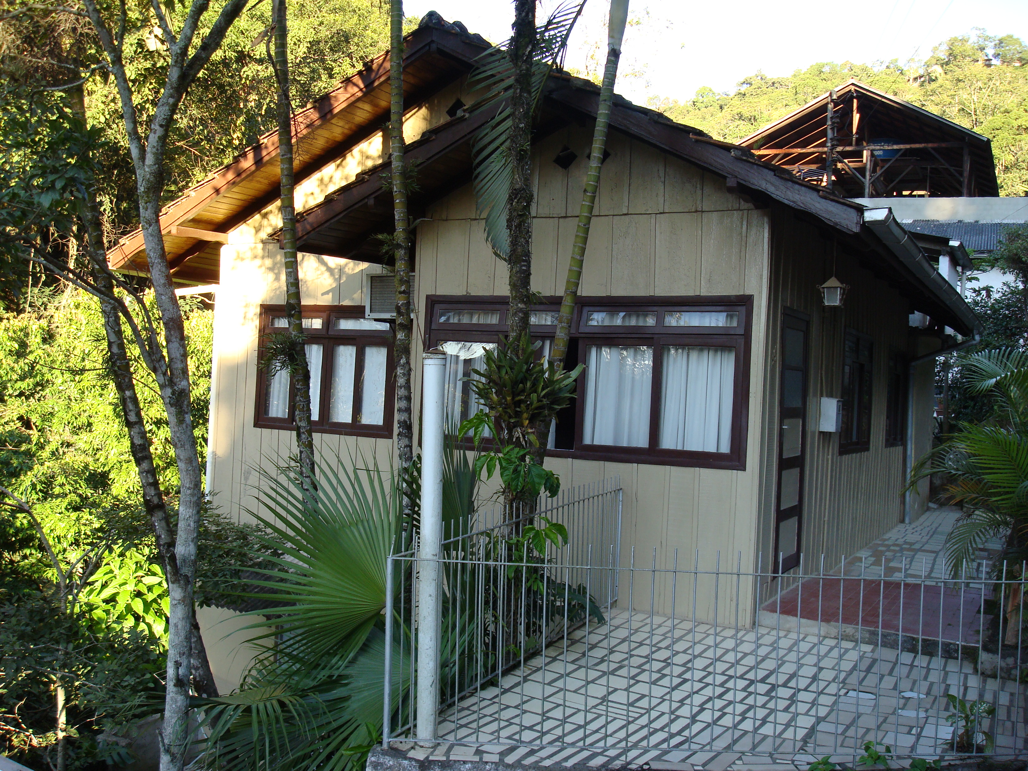 Casa com mais 3 quitinetes para investidores / Exatos 2 km do centro — foto 3