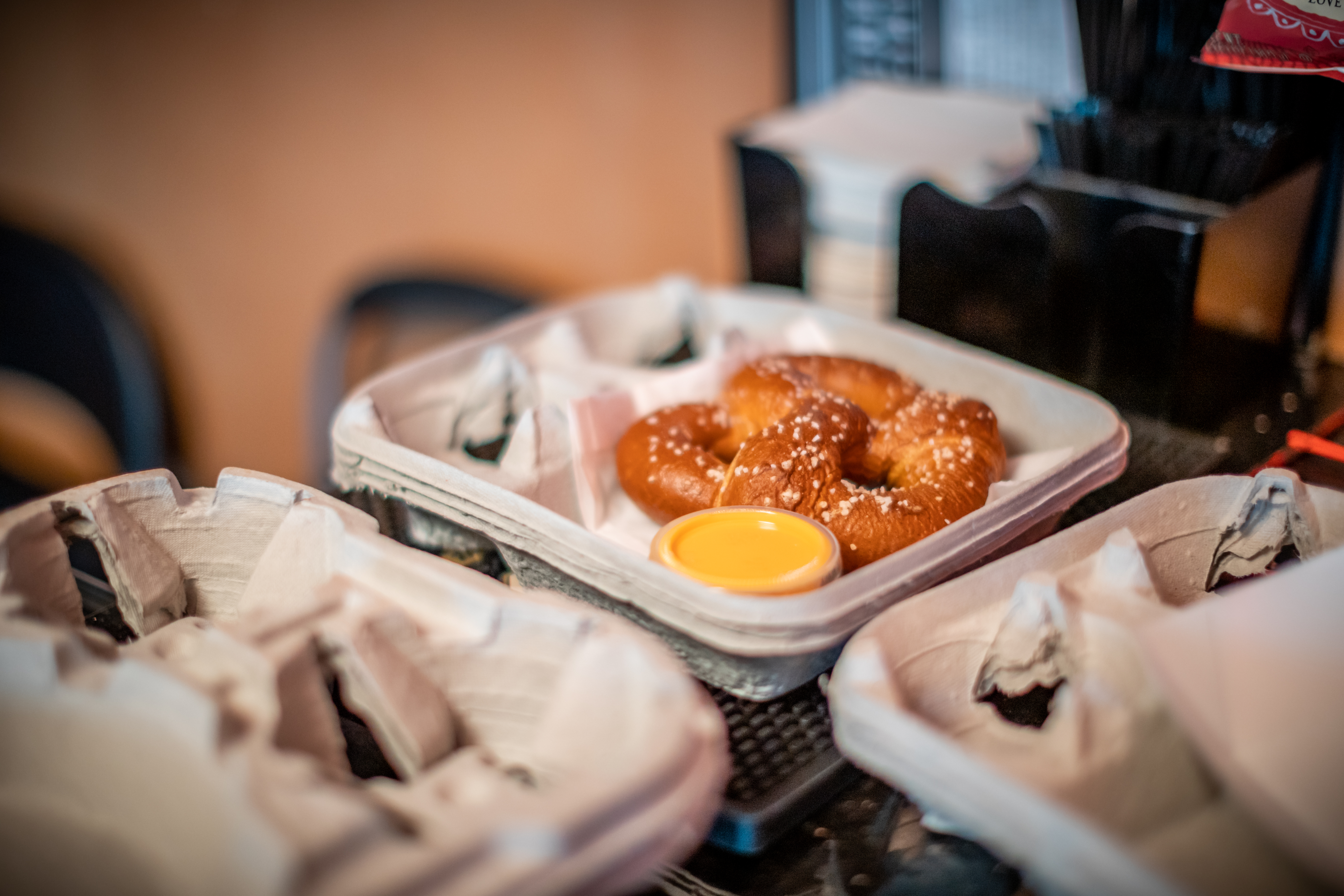 Cup Carrier & Tray 9.875X8.625X1.75 IN 2 Compartment Molded