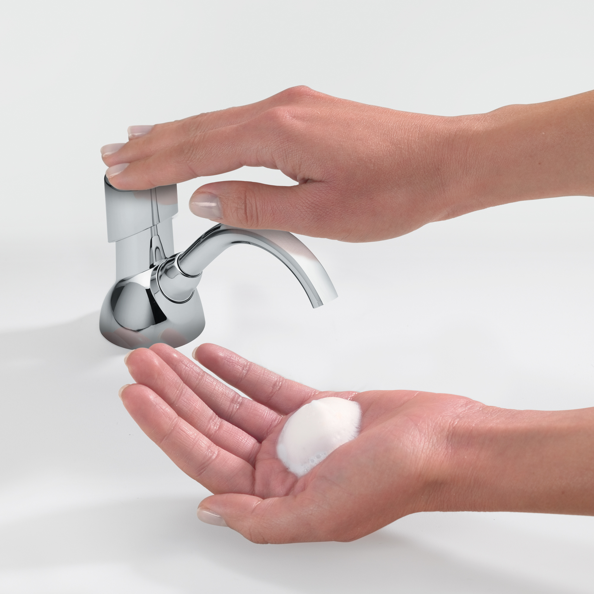 GOJO® CX MANUAL Soap Dispenser Foam 1500 mL 11.88X4.5X4.5 IN