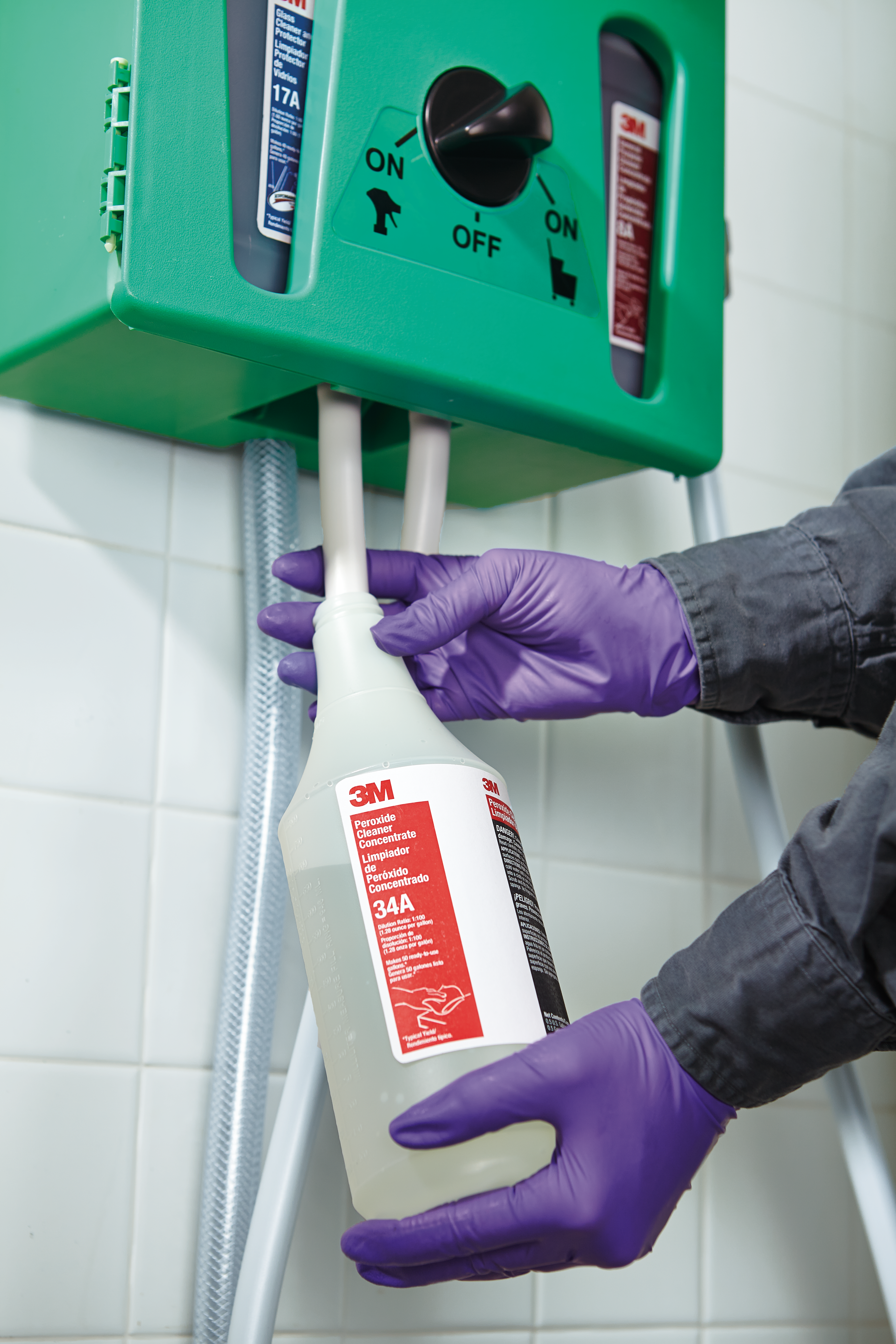 3M™ 40A Unscented One-Step Disinfectant 64 FLOZ Multi Surface