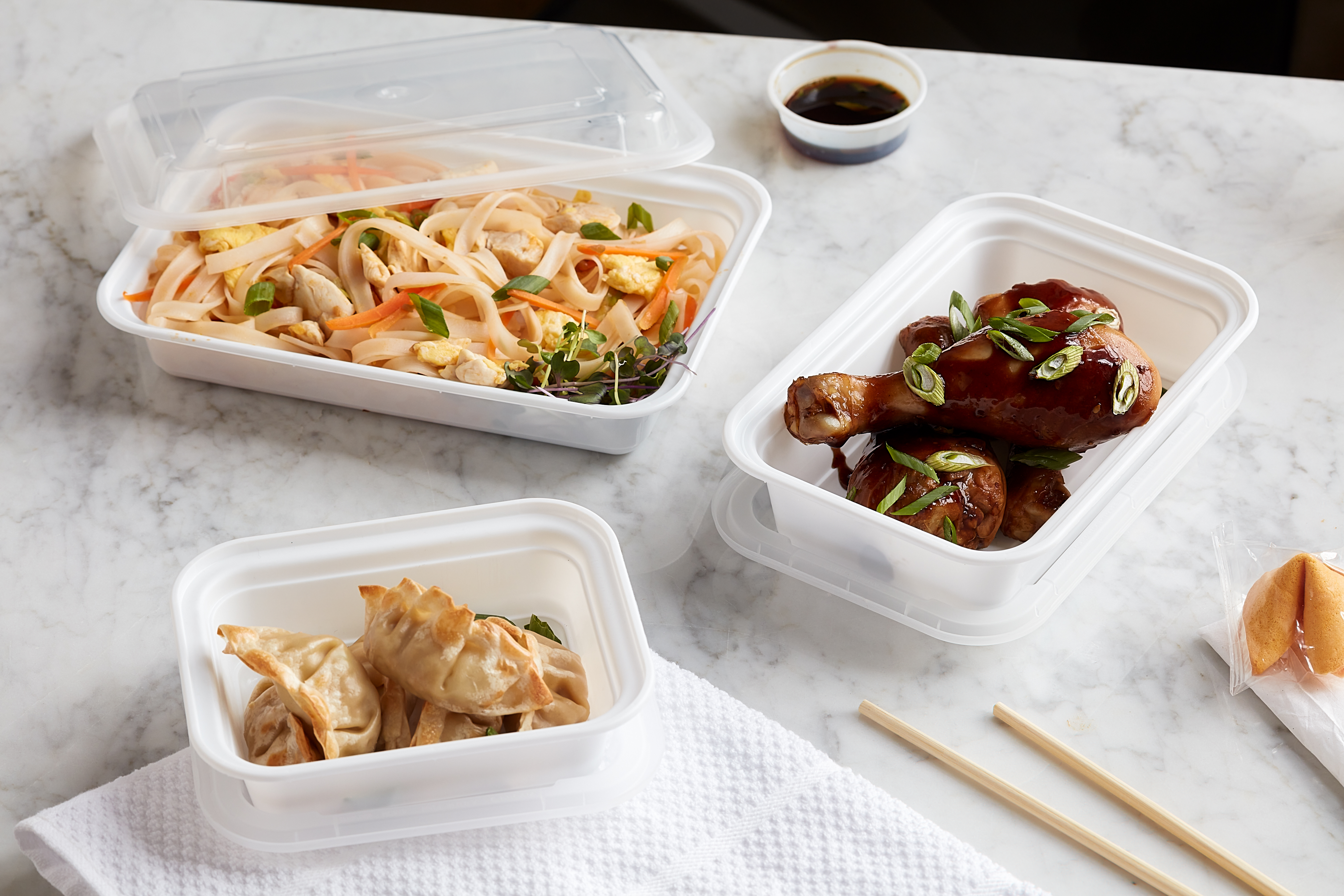 Take-Out Container Base & Lid Combo With Dome Lid 24 OZ PP White
