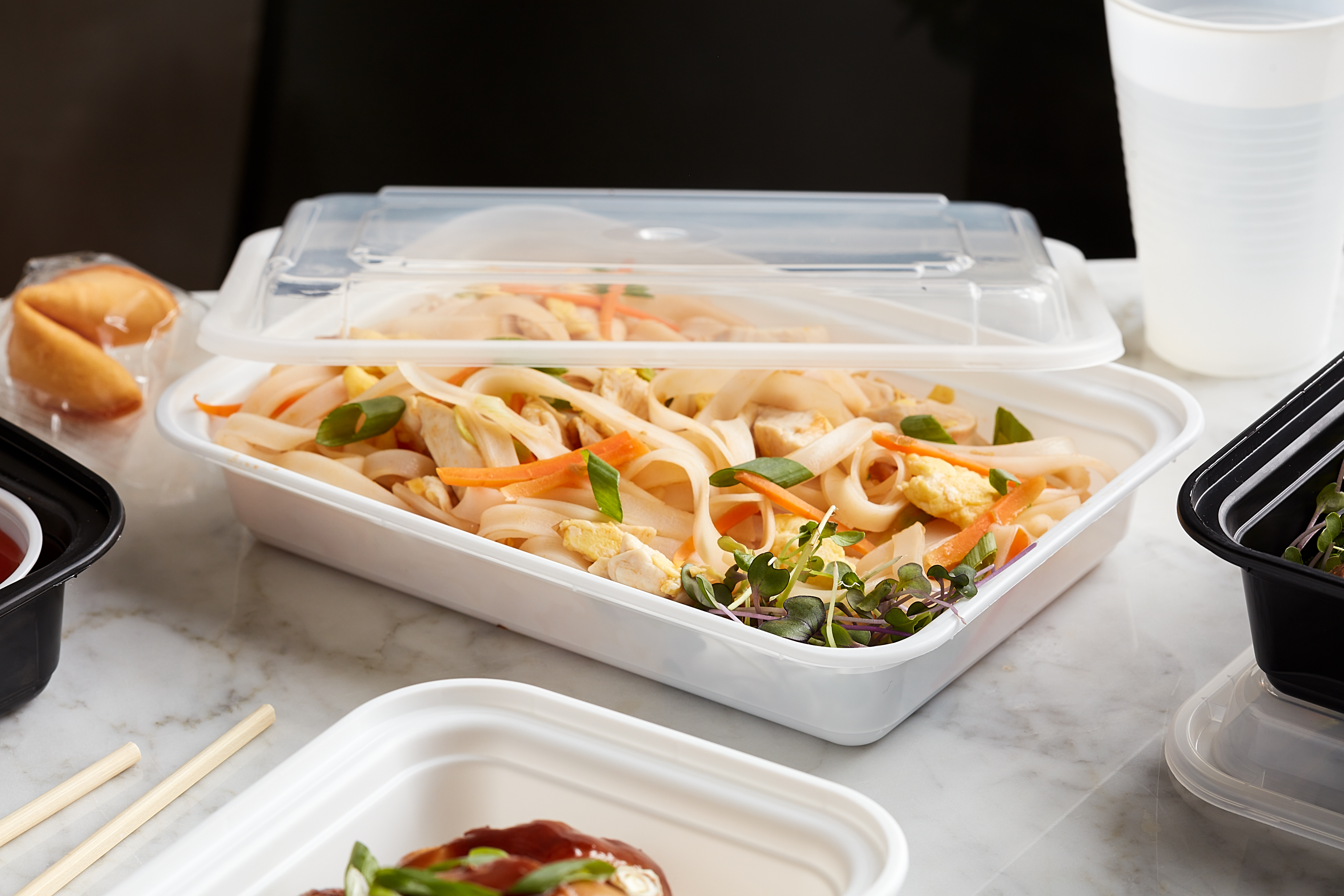 Take-Out Container Base & Lid Combo With Dome Lid 24 OZ PP White