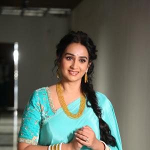 Actress Laya Classic Indian Look With Elegant Jewelry