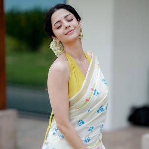 Actress Vedhika Charming Ethnic Fashion In Floral Saree