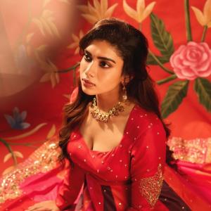 Actress Dushara Vijayan Shines In A Classy Traditional Outfit