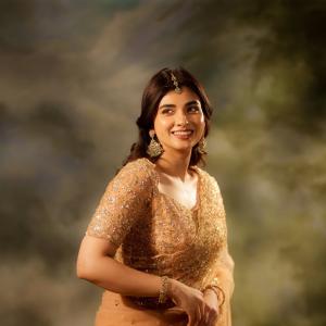Pragya Nagra Looks Elegant In Golden Ethnic Style