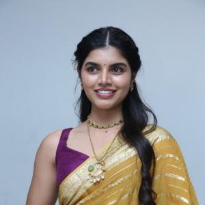 Actress Gayathri Ramana Shines in Yellow Saree with Golden Stripes – Traditional Beauty Captured