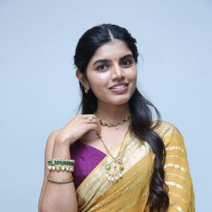 Actress Gayathri Ramana Shines in Yellow Saree with Golden Stripes – Traditional Beauty Captured