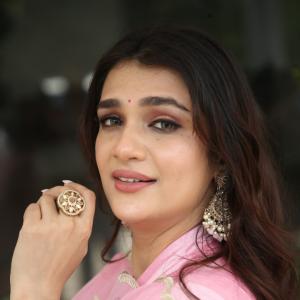 Actress Hasini Sudeer Elegant Traditional Look