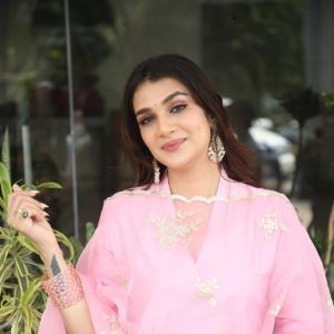 Actress Hasini Sudeer Elegant Traditional Look