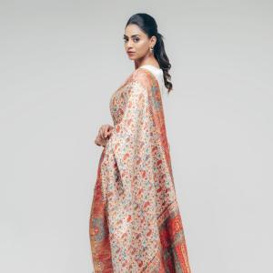 Kamakshi Bhaskarla showcases timeless traditional fashion style
