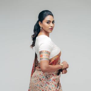 Kamakshi Bhaskarla showcases timeless traditional fashion style
