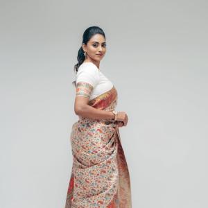 Kamakshi Bhaskarla showcases timeless traditional fashion style