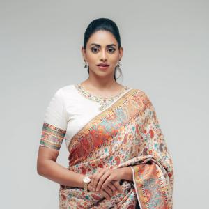 Kamakshi Bhaskarla showcases timeless traditional fashion style