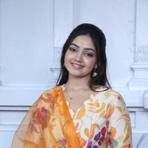 Actress Divyani Mondal Looks Elegant In Traditional Outfit
