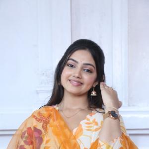 Actress Divyani Mondal Looks Elegant In Traditional Outfit