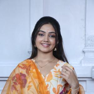 Actress Divyani Mondal Looks Elegant In Traditional Outfit