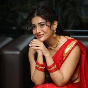 Raashi Singh Looks Radiant in Red Saree and Gold Jewellery