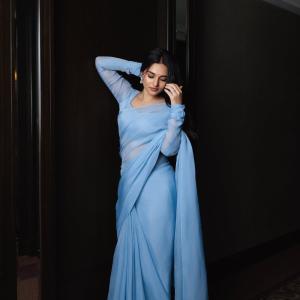 Kayadu Lohar Defines Elegance in a Dreamy Blue Saree