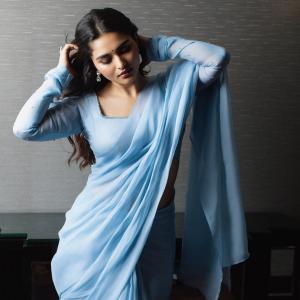 Kayadu Lohar Defines Elegance in a Dreamy Blue Saree