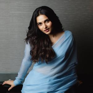 Kayadu Lohar Defines Elegance in a Dreamy Blue Saree