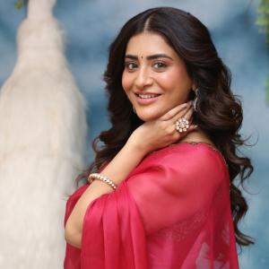 Rashi Singh Charms Fans With Her Elegant Ethnic Look