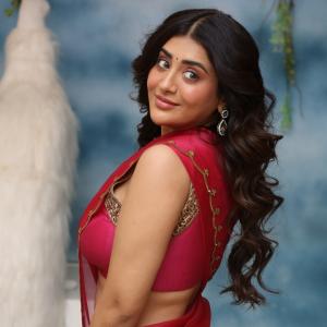 Rashi Singh Charms Fans With Her Elegant Ethnic Look