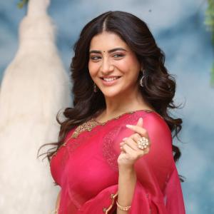 Rashi Singh Charms Fans With Her Elegant Ethnic Look