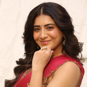 Rashi Singh Charms Fans With Her Elegant Ethnic Look