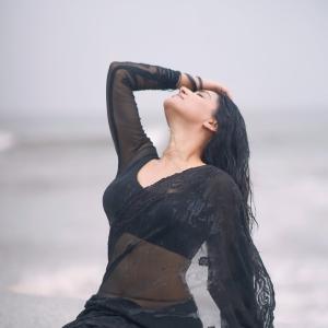 Prisha Singh’s Black Saree Look Blends Grace and Style