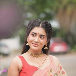 Rashi Singh Charms in a Beautiful Floral Saree