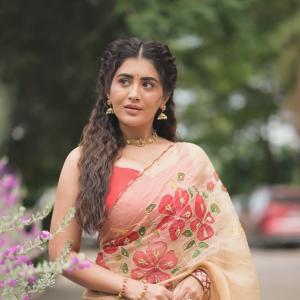 Rashi Singh Charms in a Beautiful Floral Saree