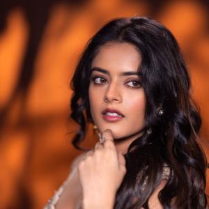Riddhi Kumar Brings Modern Glamour to Traditional Style
