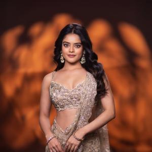 Riddhi Kumar Brings Modern Glamour to Traditional Style