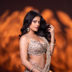 Riddhi Kumar Brings Modern Glamour to Traditional Style