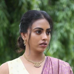 Kamakshi Bhaskarla in a Graceful Purple Ethnic Look