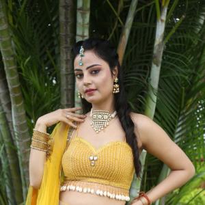 Meenakshi Jaiswal Glows in Traditional Jewellery and Yellow