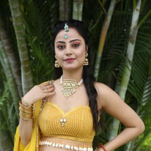 Meenakshi Jaiswal Glows in Traditional Jewellery and Yellow