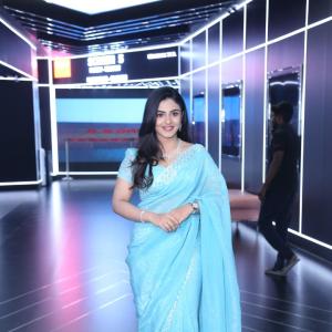 Actress Nayan Sarika Radiates Charm and Elegance in Blue Saree