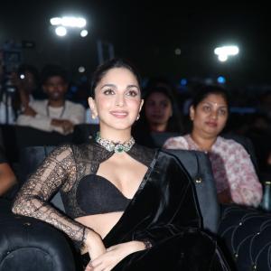 Kiara Advani’s Black Saree Look Steals the Spotlight