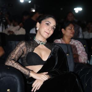 Kiara Advani’s Black Saree Look Steals the Spotlight